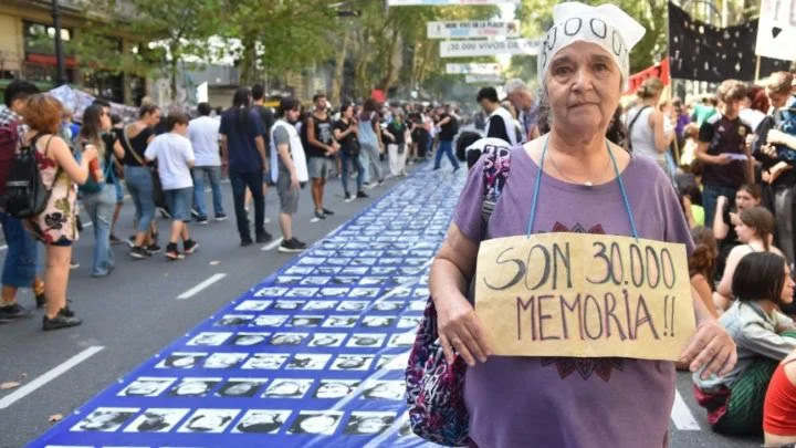 a-50-anos-del-ultimo-golpe-de-estado-civico-militar-organismos-de-derechos-humanos-proponen-marchar-con-la-foto-de-un-desaparecido-2197754